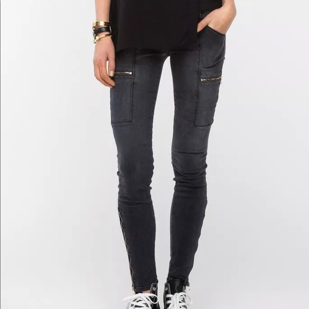 JBrand Kassidy grey cascade